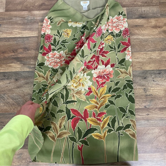 Talbots Floral Silk Skirt Size Medium - Picture 2 of 14